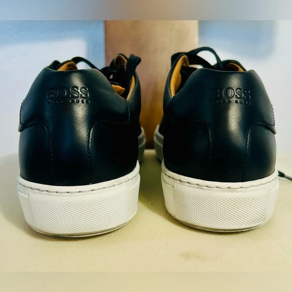 Men’s Hugo Boss leather sneaker, size 45 ( men’s 11-11.5)